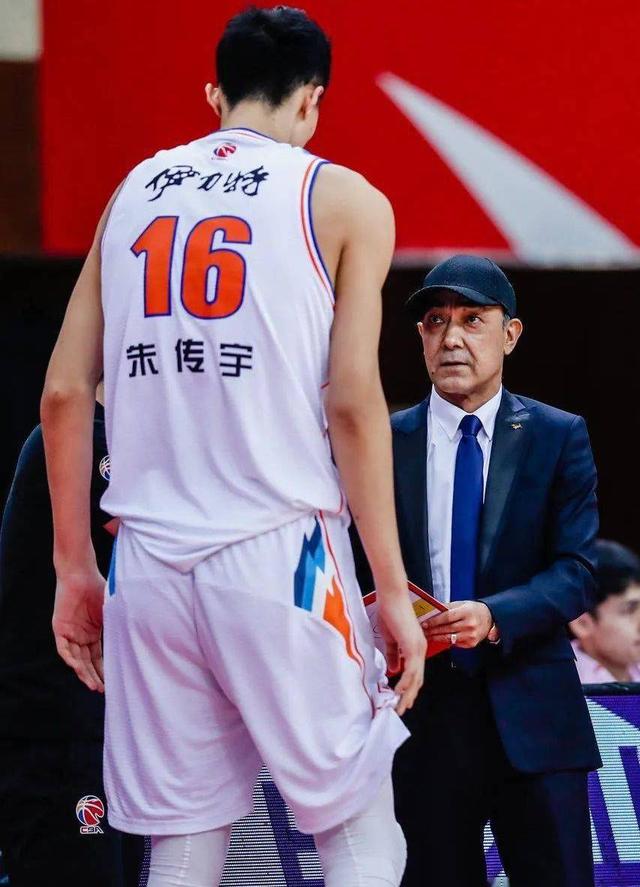 姚明的球队今晚再次获胜，继续领跑
