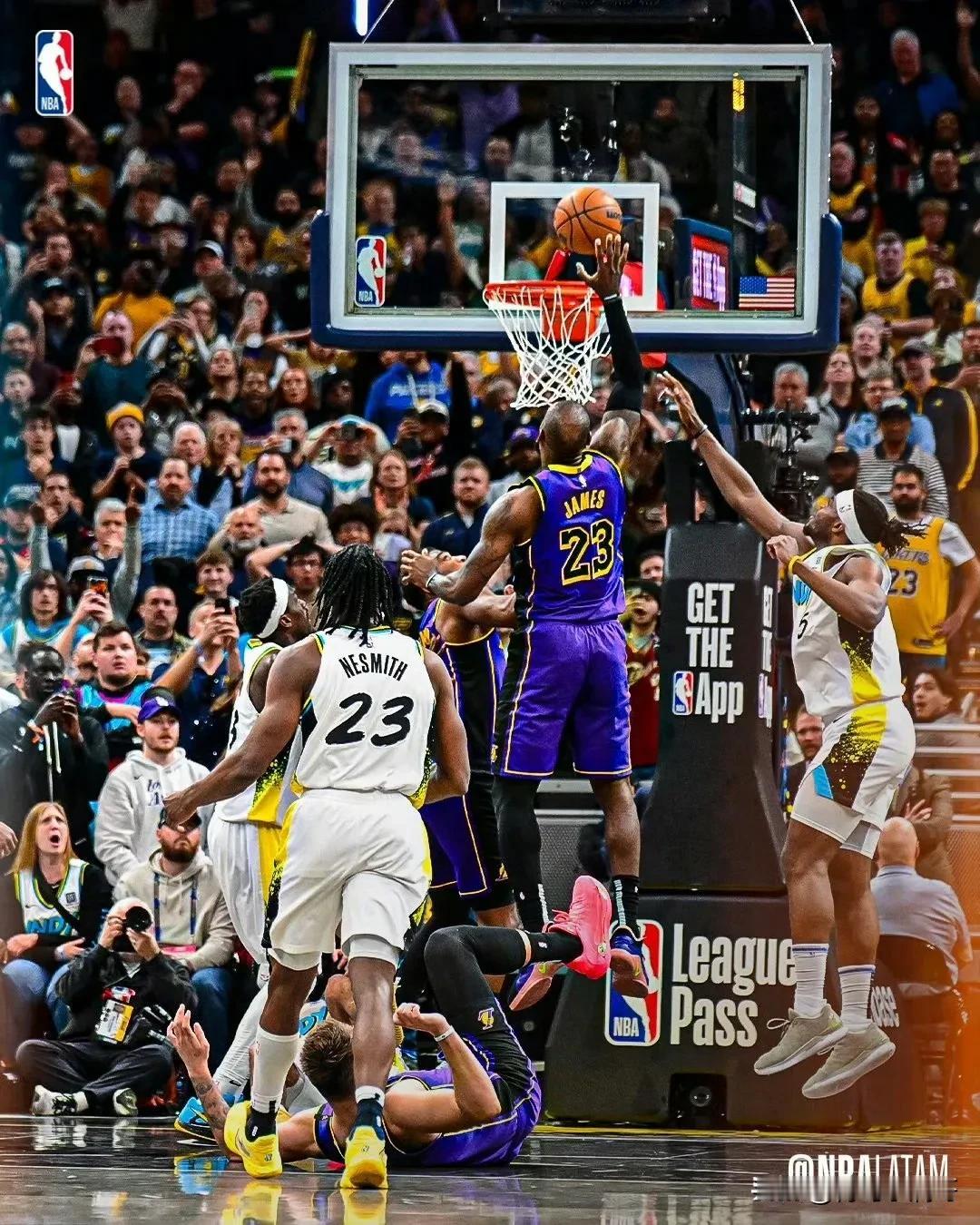 尼克斯碾压雄鹿B队，詹姆斯统治全场的简单介绍