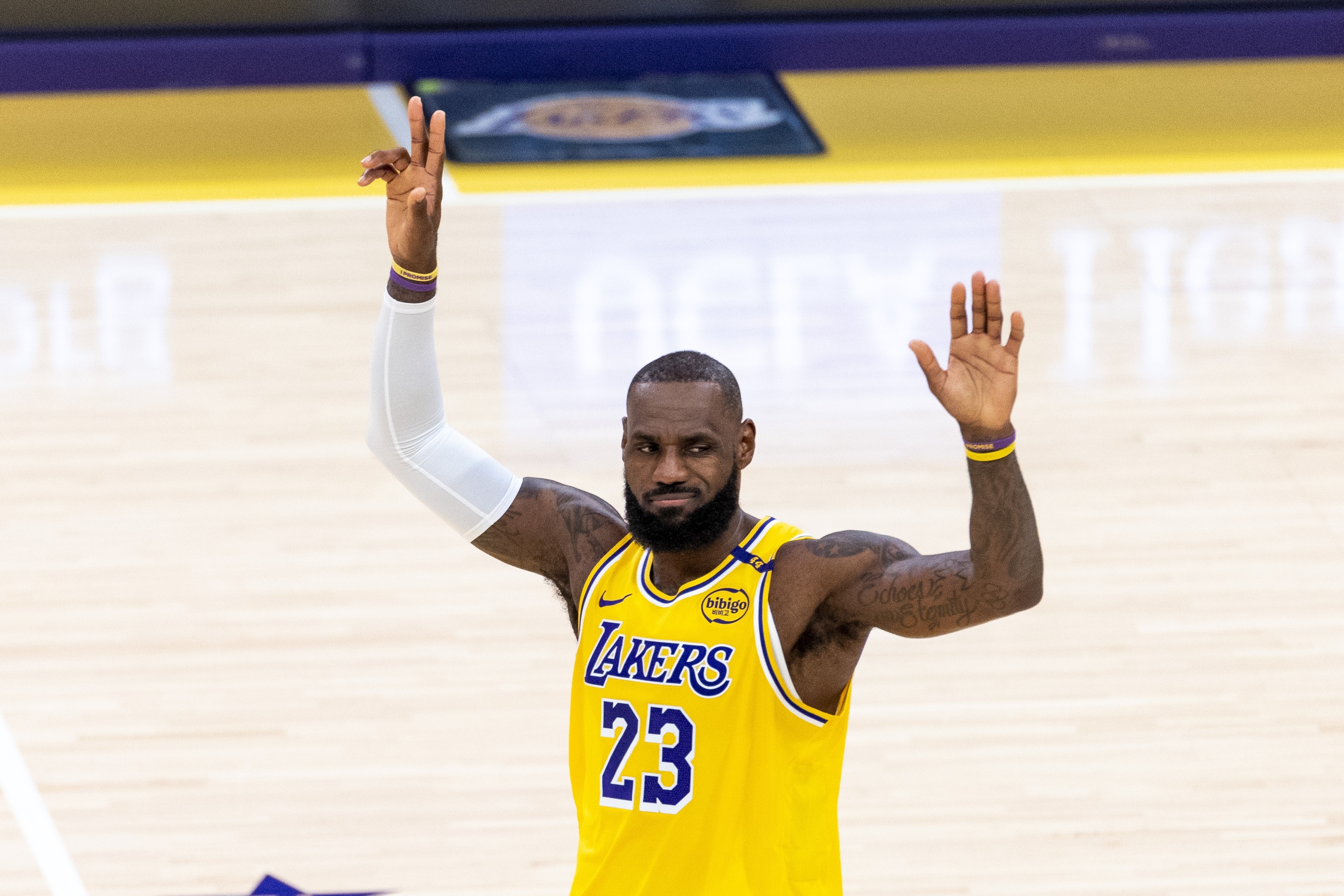 湖人击败老鹰,詹姆斯领全队双双上双掀翻对手的简单介绍 湖人击败老鹰,詹姆斯领全队双双上双掀翻对手的简单介绍