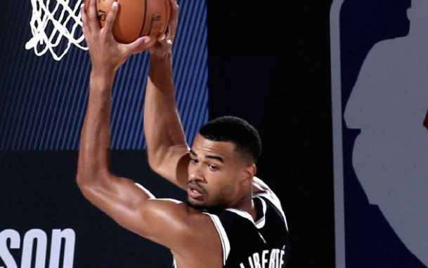 关于猛龙轻取篮网，小加索尔30分领先全队的信息