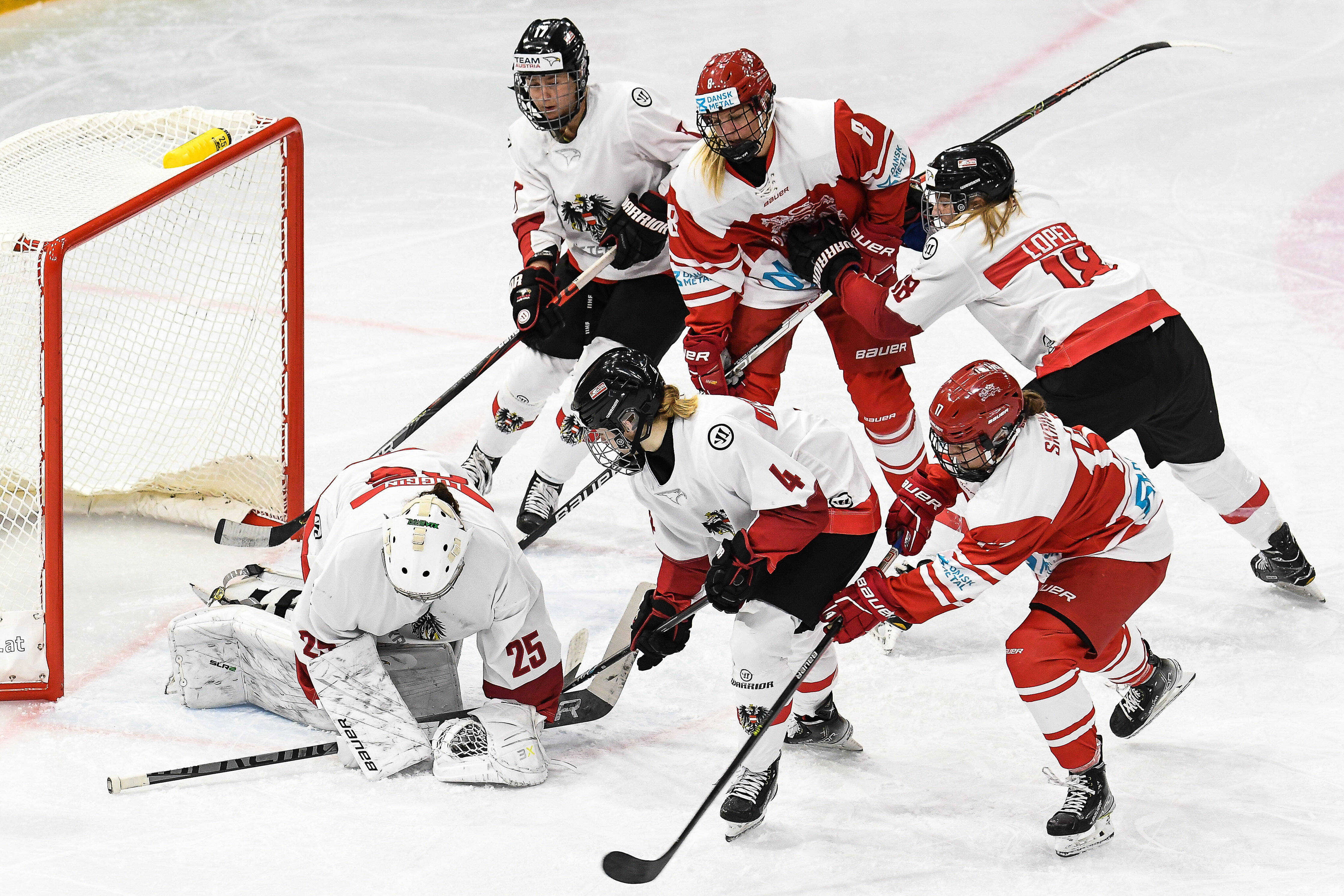 关于球星爆发！冰球赛场再现神级操作的信息