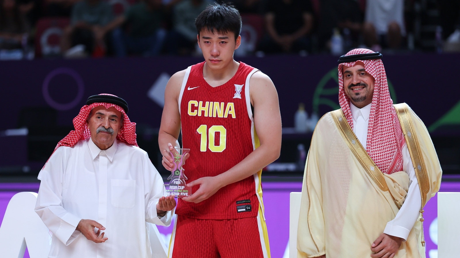 CBA选手发挥出色，荣膺最佳MVP