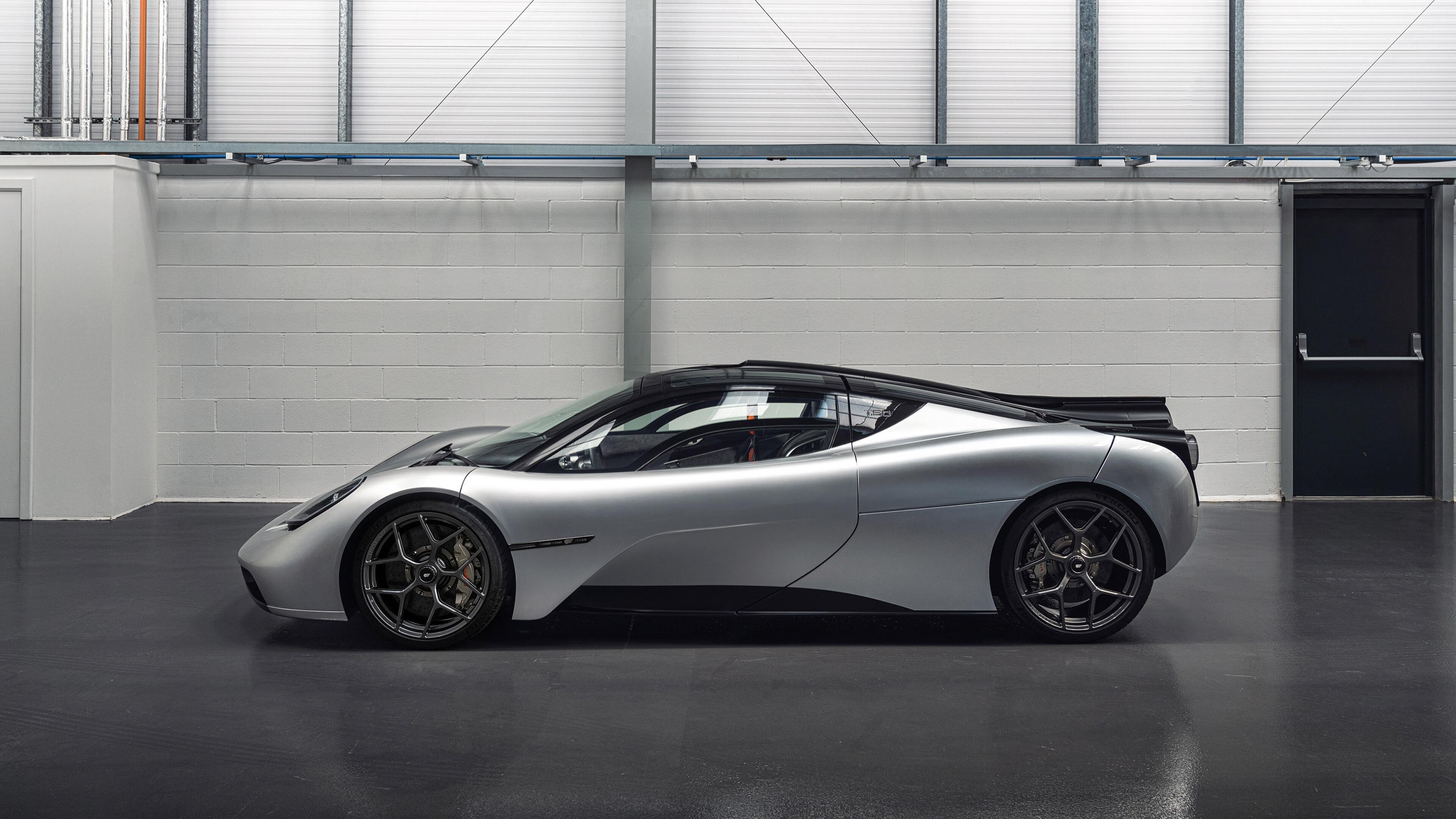 冷门与英雄，突尼斯闪电战击溃德国，阿尔瓦雷斯一锤定音成关键先生