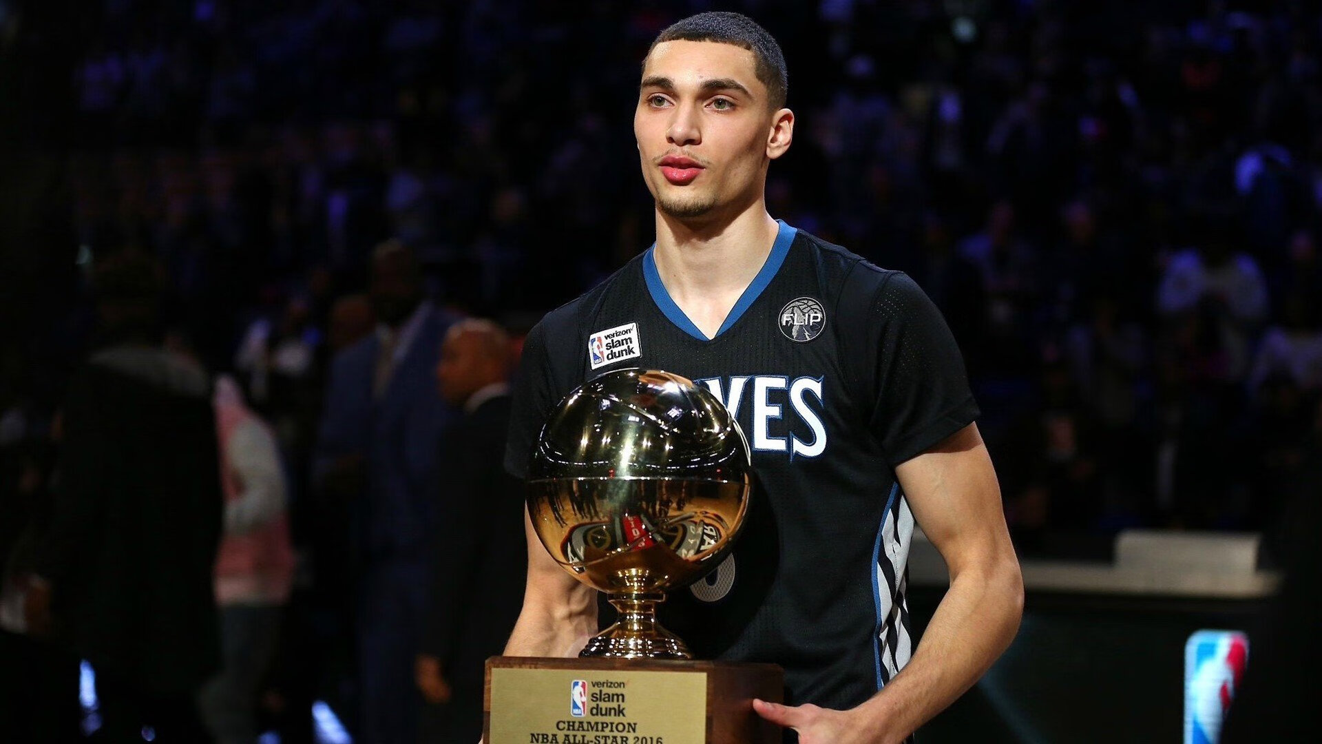 开云体育-戈贝尔一柱擎天，湖人鏖战险胜勇士